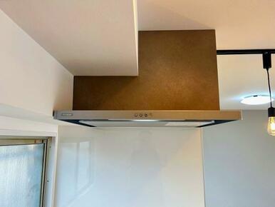 「キッチン」レンジフードも新品交換を行っております。