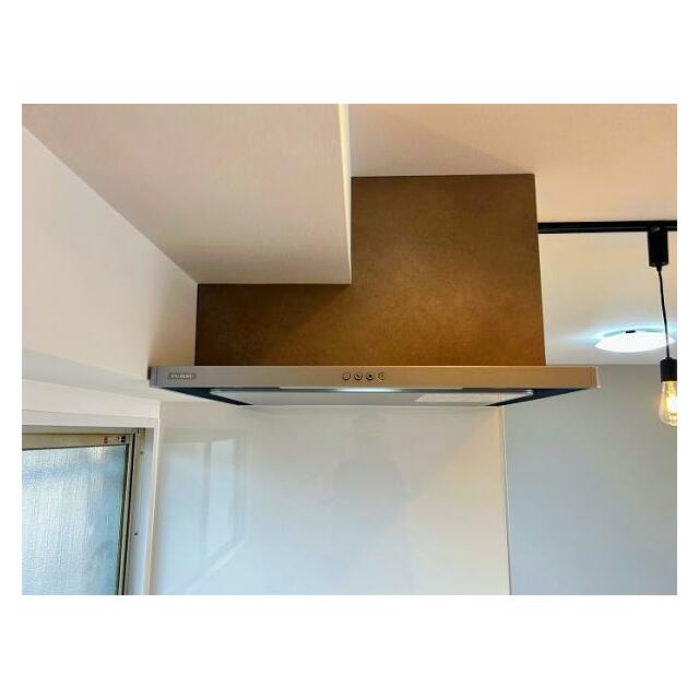「キッチン」レンジフードも新品交換を行っております。