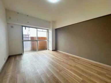 「西側洋室」約7帖の広さのお部屋です。