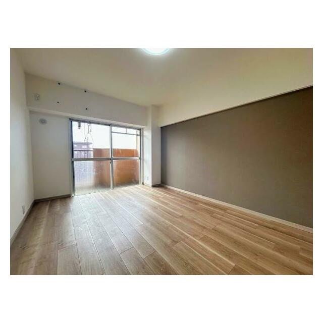 「西側洋室」約7帖の広さのお部屋です。