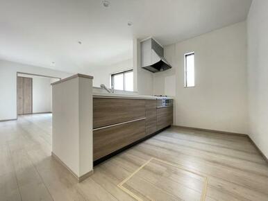 リビングの様子を見ながら家事ができるので小さなお子さまがいるご家庭も安心です＾＾