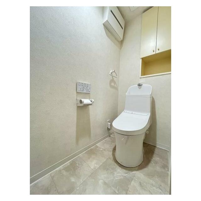 「トイレ」新品交換し、クッションフロアやクロスも張り替えております。