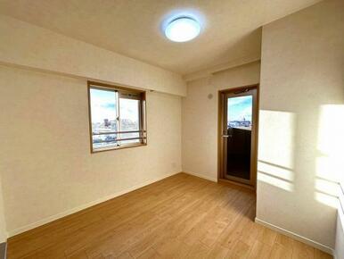 「北西洋室」こちらのお部屋からバルコニーに出られます。