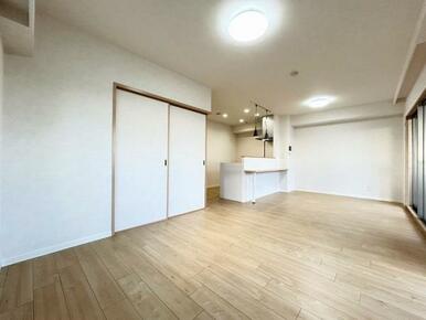 「LDK」約15帖の角部屋です。