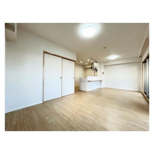 「LDK」約15帖の角部屋です。