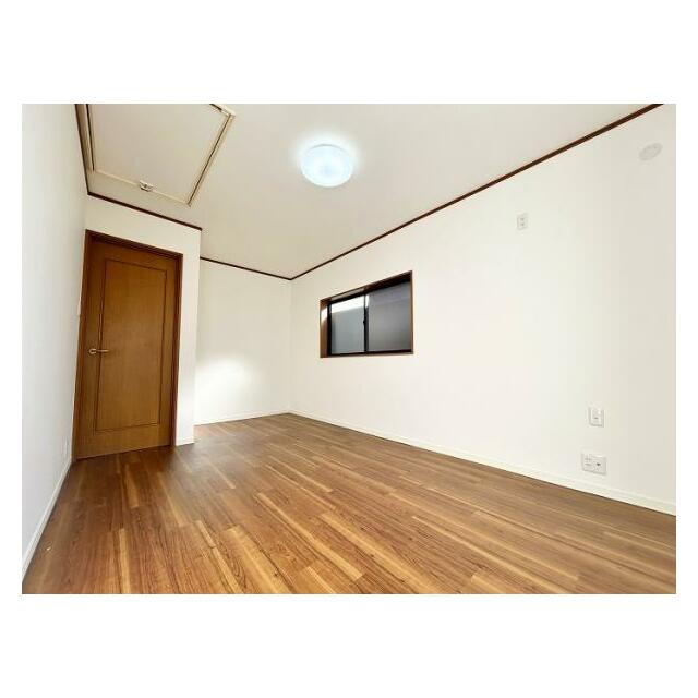 「2階洋室約7帖」小屋裏収納があるお部屋です