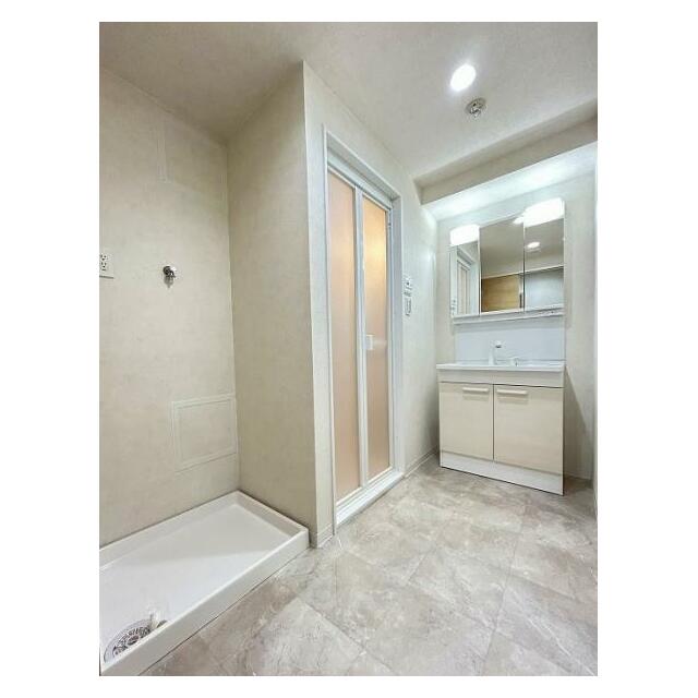 「脱衣所」シャワー付き洗面台に新品交換済みです。