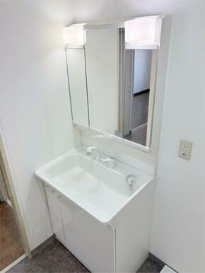 キャビネット付き洗面化粧台