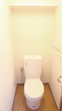 ※他部屋参考写真・トイレ上部に棚が有ります