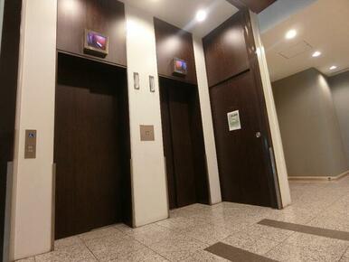 エレベーター２基あり