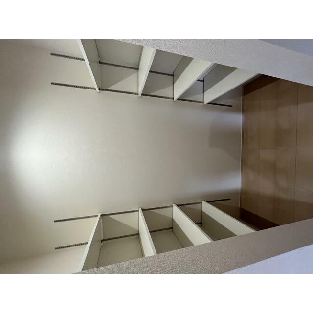 案外増えてしまう靴も収納があるので安心（1号棟）