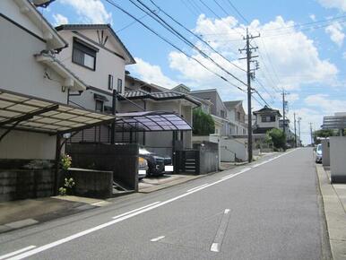 全面道路含む外観写真