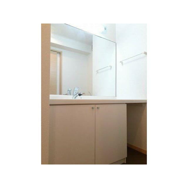 明るい洗面所です