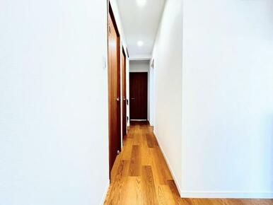 「1階廊下」クロス張替え済