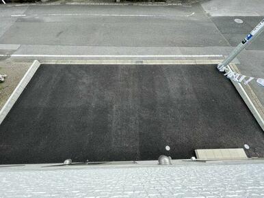 日々の出し入れがスムーズに行え、お出かけや帰宅の際もストレスなく快適に利用できる駐車場。
