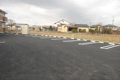 広々駐車場。長閑な景色です。人気のＤルーム。お申し込みはお早めに！