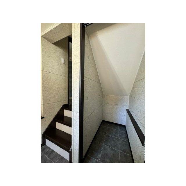 階段下収納部分も奥行きがありたくさん収納可能。