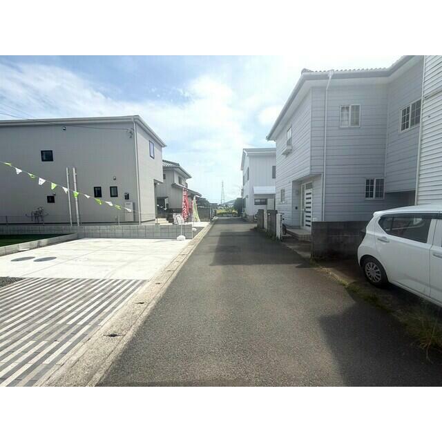 西側接道（南方向）