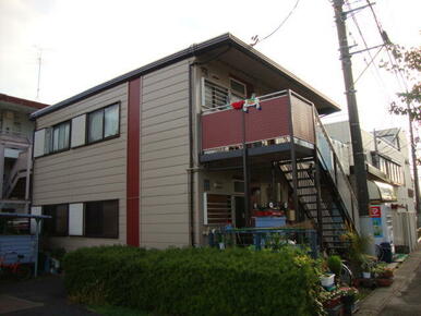 スーパー・コンビニ近くで住環境良好です