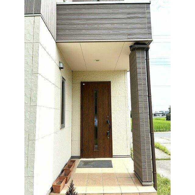 奥まった玄関なので、雨に濡れずに鍵の開け閉めができます！