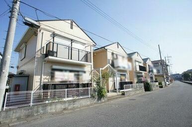 エステートＡＢＣです。３棟並んで美しい街並みを形成しています。