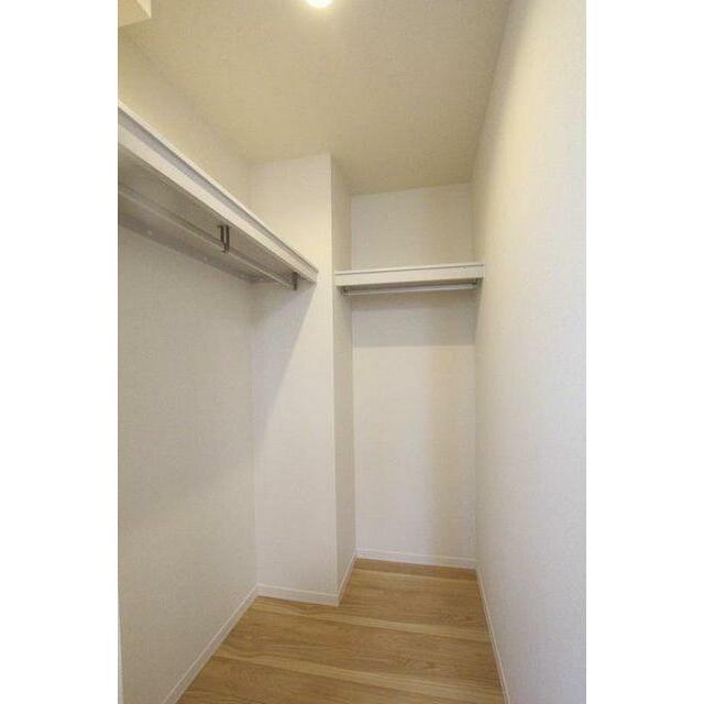 収納量豊富なウォークインクローゼットです。