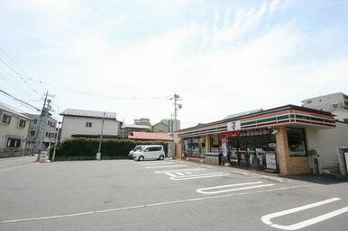 【コンビニ（２４ｈ）セブンイレブン】徒歩３分（１８０ｍ）急なお買い物も２４時間なら安心ですね！