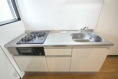 キッチン　２口コンロ付きのシステムキッチン