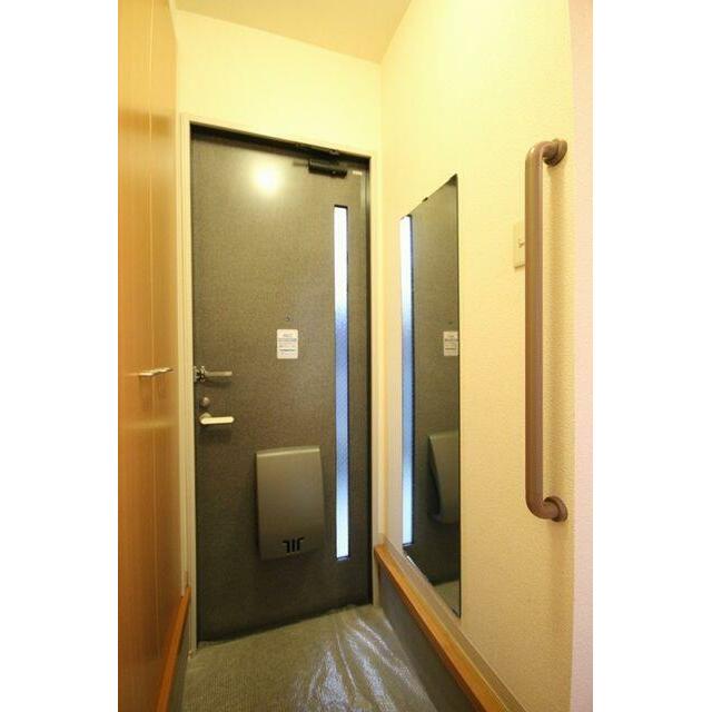 玄関にはシューズボックスがございます