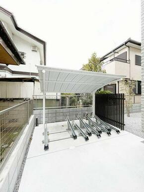 【駐輪場】道路からは見えない屋根付きの駐輪場です。スライド式のラックタイプとなっております。