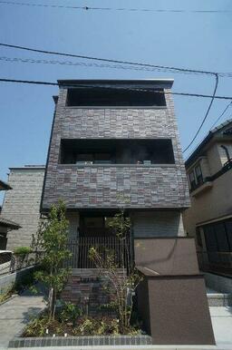 閑静な住宅街に建つルーチェVII。大宮駅周辺の喧騒を抜けた静かな立地です。無料ＷＩＦＩ・防犯カメラ…