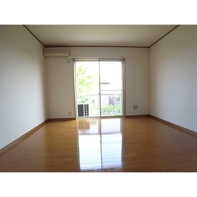 ちょっと広めの居室なのでゆったりできますね。他号室参考写真