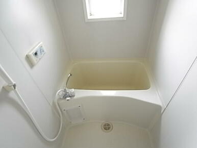 お風呂にも窓付うれしい！他号室参考写真