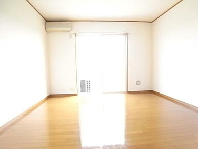 陽ざしが入ります　他号室参考写真