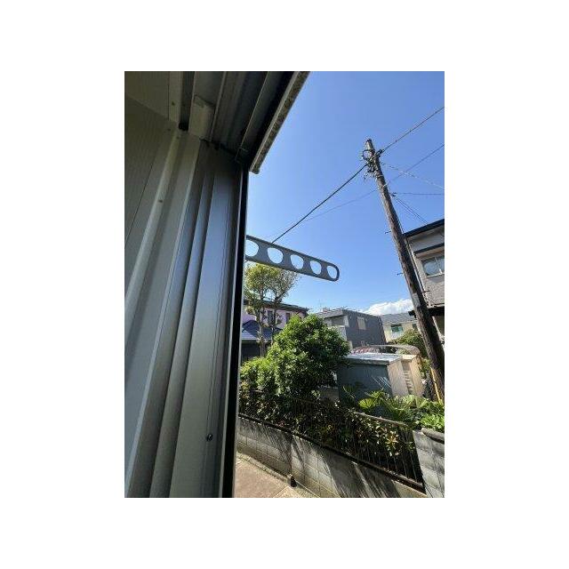 外干し用の物干し付きです（写真は102号室のもの）