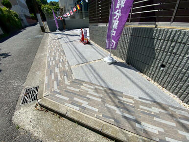 地先はオシャレな外構仕上げ