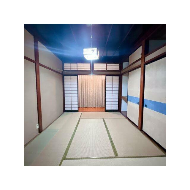 6帖和室。2畳分の押入があり収納たっぷりです！