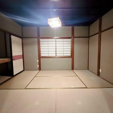 2階の6帖和室。押入あります。