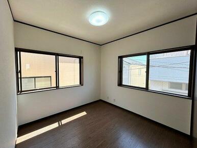 「２階北側洋室」４．５帖のお部屋です。