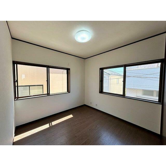 「２階北側洋室」４．５帖のお部屋です。