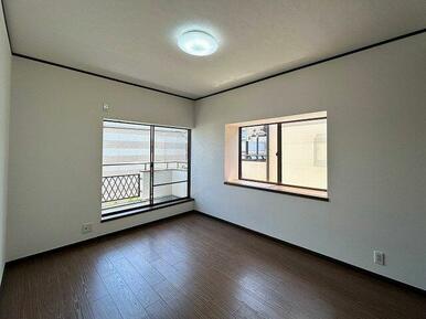 「２階南西側洋室」約６帖のお部屋です。