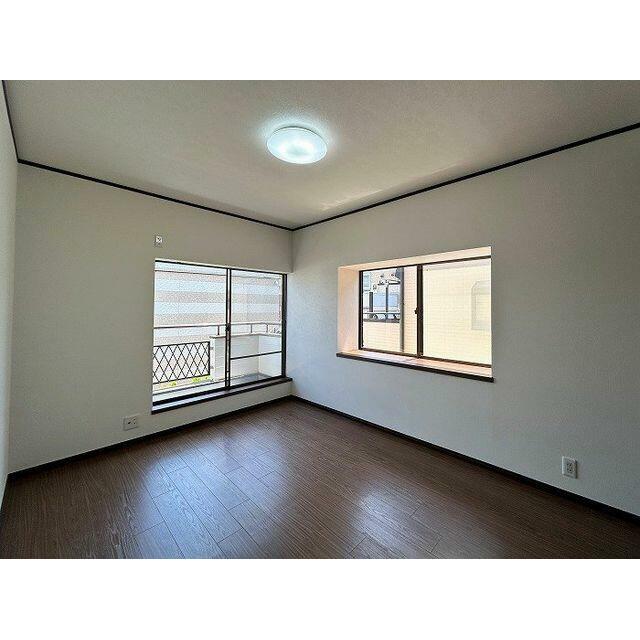 「２階南西側洋室」約６帖のお部屋です。
