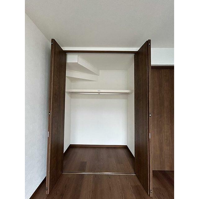 ２階南側洋室約６帖　クローゼット