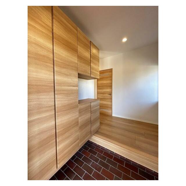 「玄関」シューズ収納新品交換済み