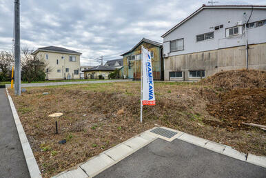 【建築中】実住小学校まで徒歩３分、八街中央中学校まで徒歩９分の子育て環境に恵まれた場所です！