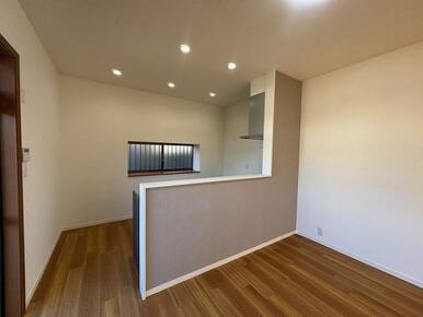 キッチン背面　アクセントクロス