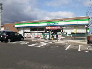 ファミリーマート福岡拾六町店