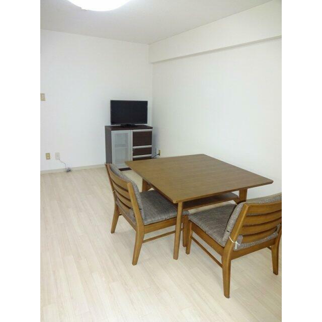 居間リビング　家具家電付き　２０１５年撮影