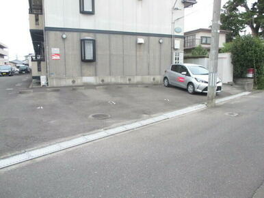 専用駐車場ございます。