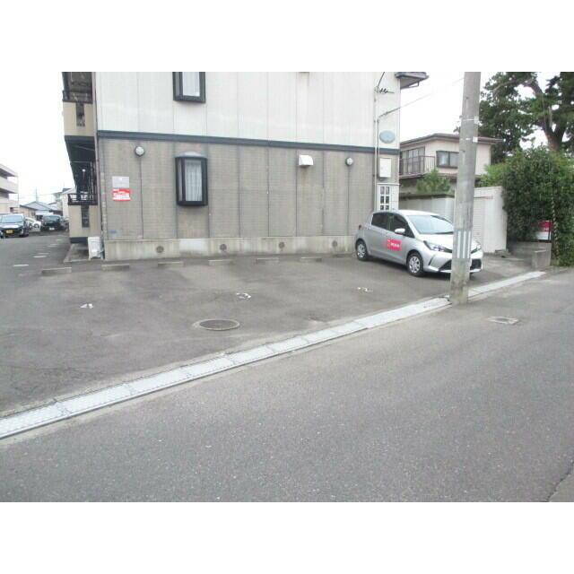 専用駐車場ございます。